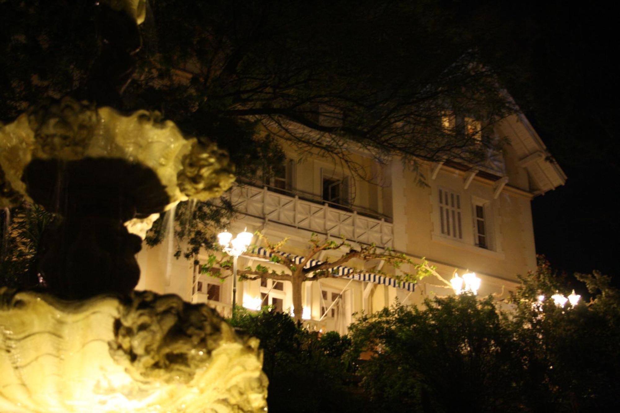 Hotel Villa La Cheneraie Saint-Raphaël Exterior foto