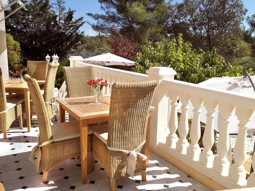Hotel Villa La Cheneraie Saint-Raphaël Exterior foto